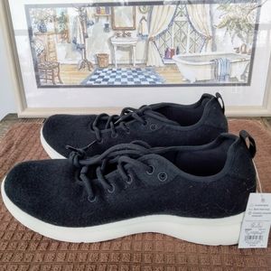 NWT Fila "FLX" Black 51% Dynamic Wool/49% Polyester Casual Sneakers. Size 10.5.